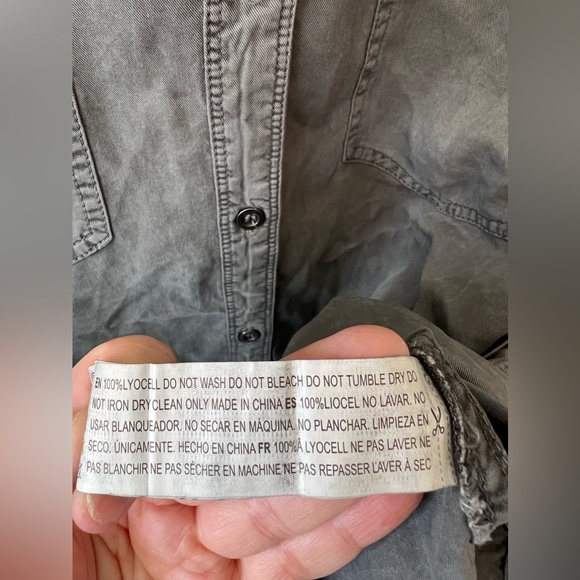 Forever 21 NWT‎ Contemporary Gray Women’s NOTHING Button Down Shirt Size Large - Picture 6 of 12